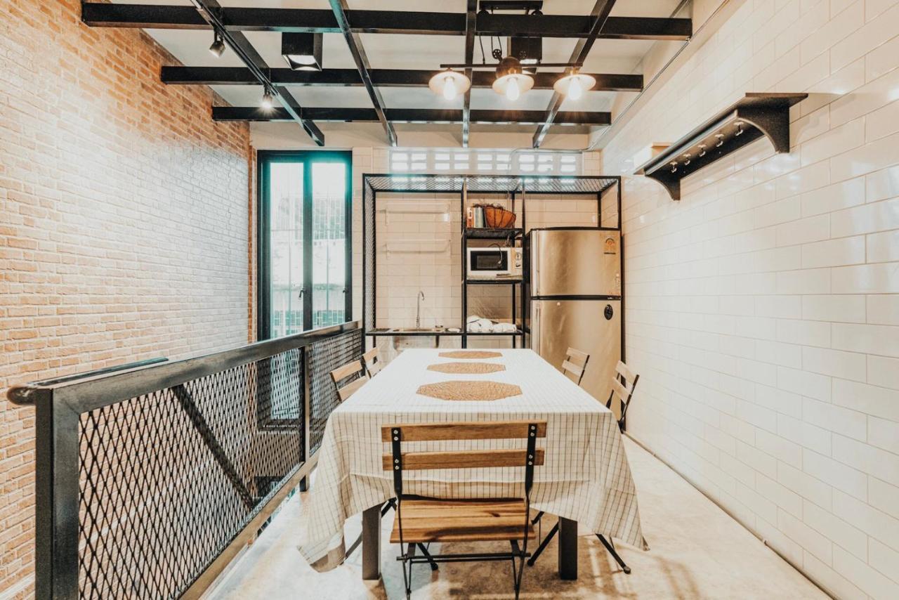Meemaw'S House Hostel Банкок Екстериор снимка