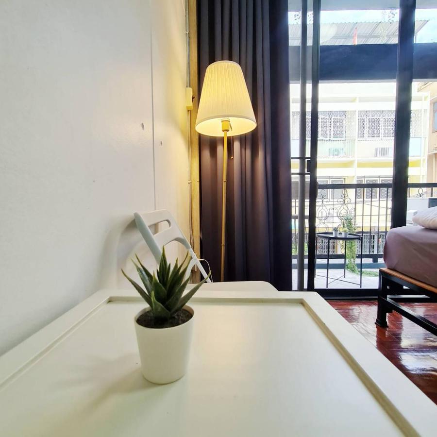 Meemaw'S House Hostel Банкок Екстериор снимка