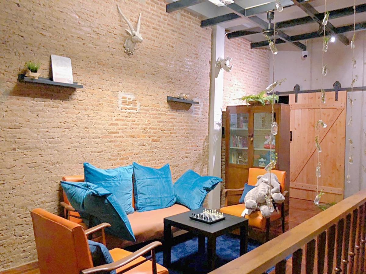 Meemaw'S House Hostel Банкок Екстериор снимка